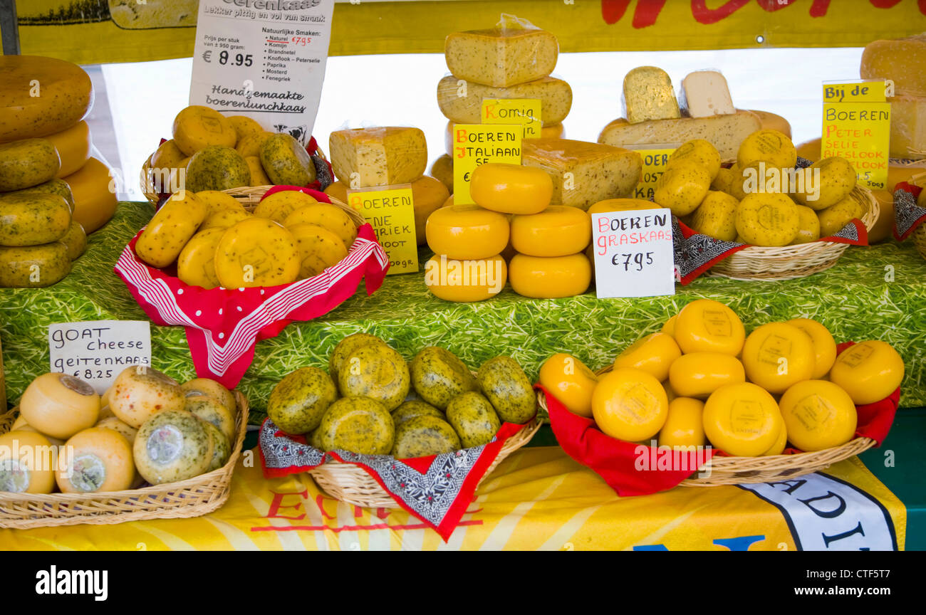 Puesto en el mercado de queso Gouda, Países Bajos Foto de stock