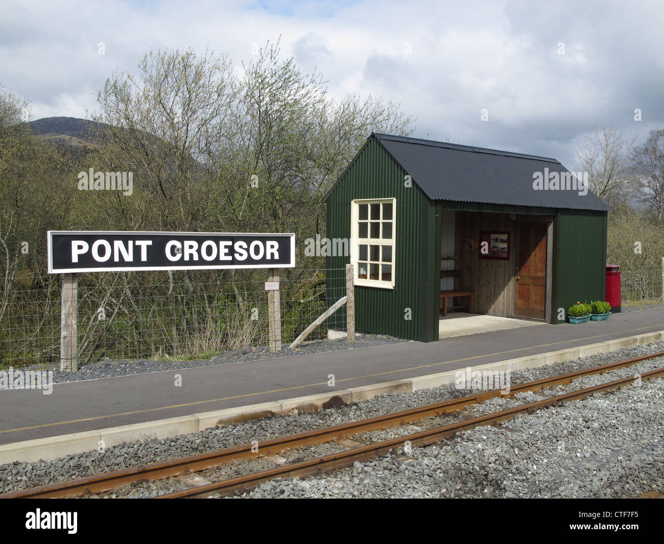 Welsh Highland Railway, Pont Croesor Estación, North Wales, REINO UNIDO Foto de stock