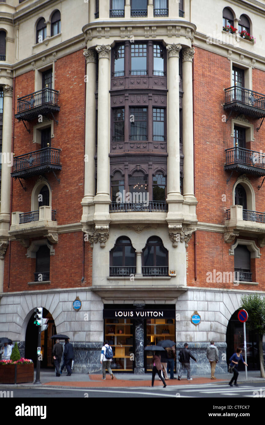 Tienda louis vuitton en barcelona fotografías e imágenes de alta resolución  - Alamy