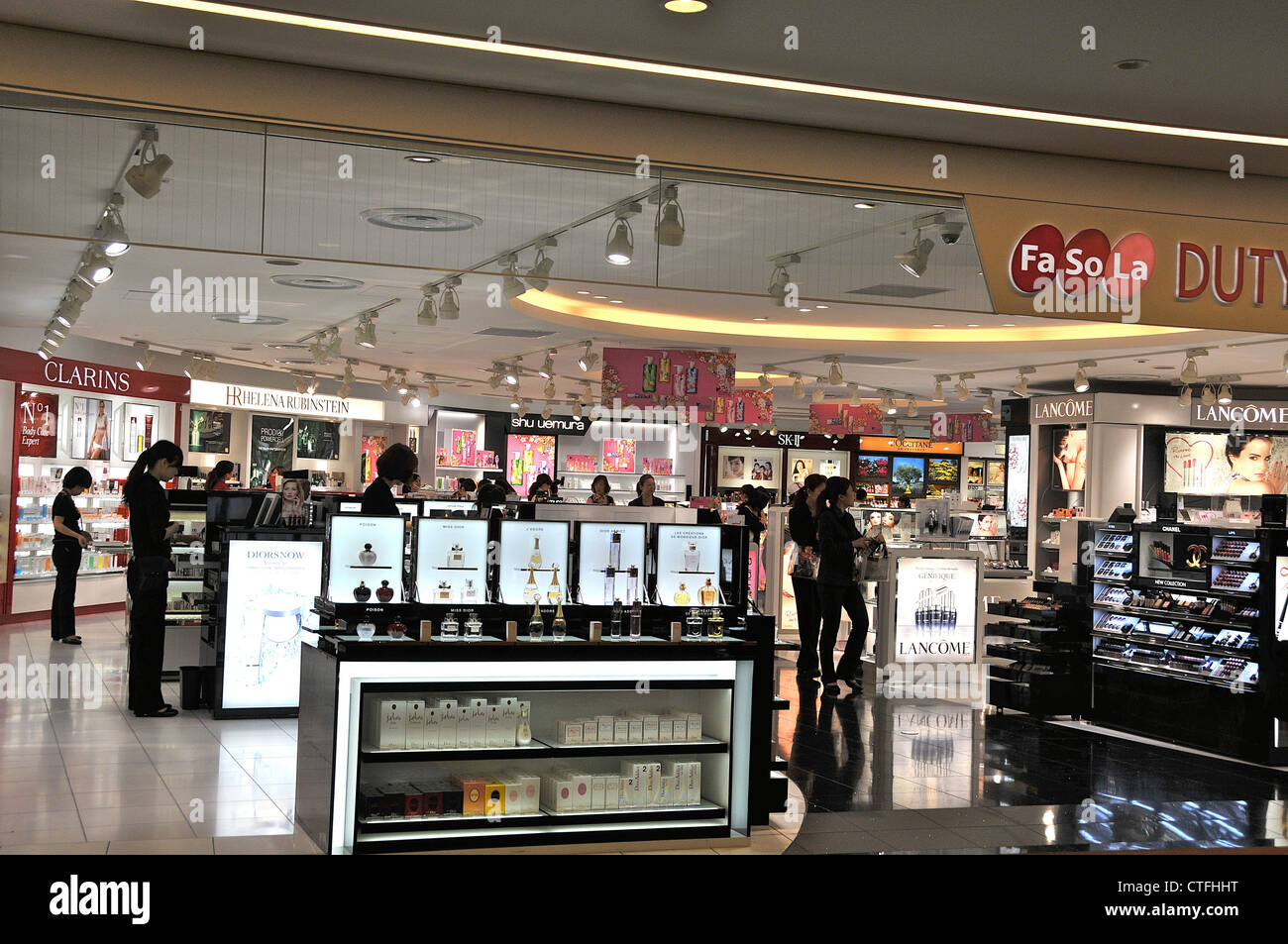 FA SO LA boutique, cosmética y perfumería, duty free shop, Narita,  aeropuerto internacional, Japón Fotografía de stock - Alamy