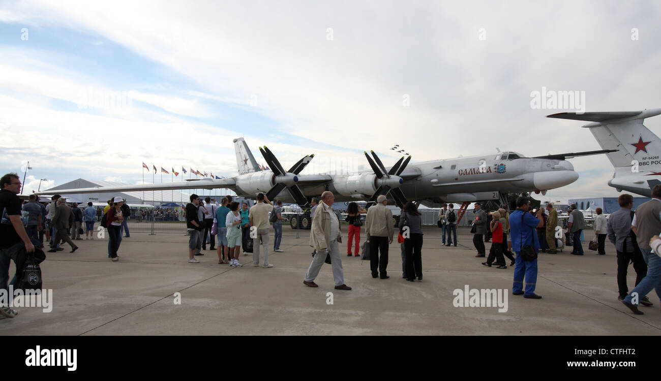 Turbo-hélice del cohete portador bombardero estratégico Tupolev Tu-95MS Bear (El salón aeroespacial internacional MAKS-2011) Foto de stock