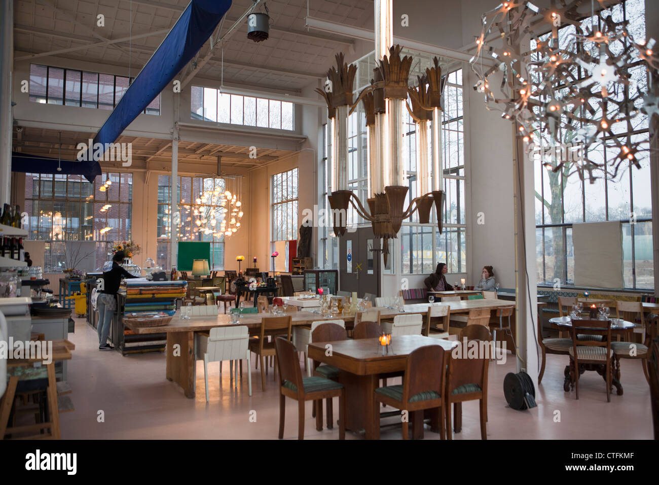 Los Países Bajos, Eindhoven, Piet Hein Eek Design Studio. Restaurante. Foto de stock