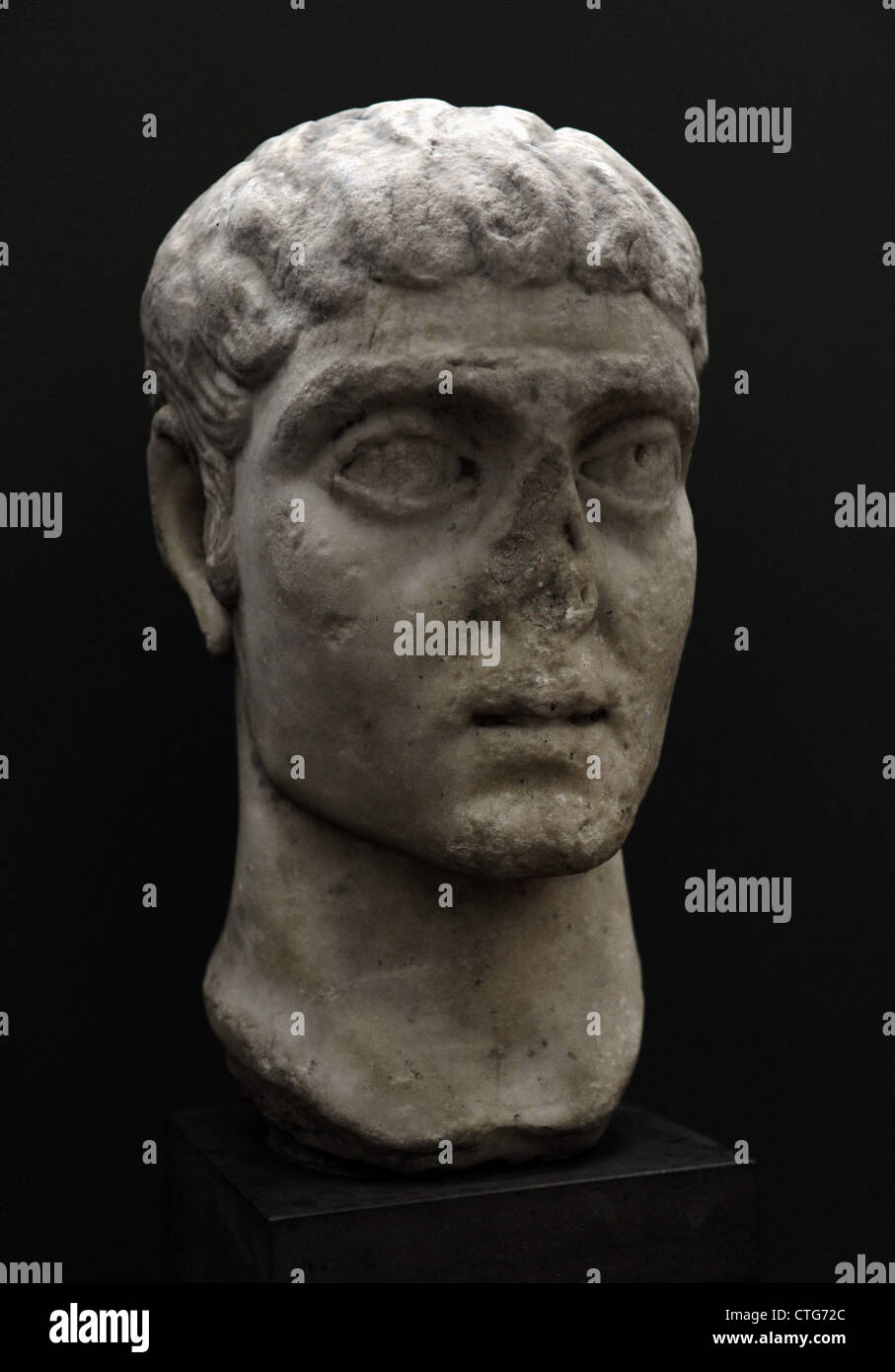 Constantino I el Grande (272-337). El emperador romano. (309-337). Mármol. C. 315. Retrato de Roma. Carlsberg Glyptotek Museum. Foto de stock
