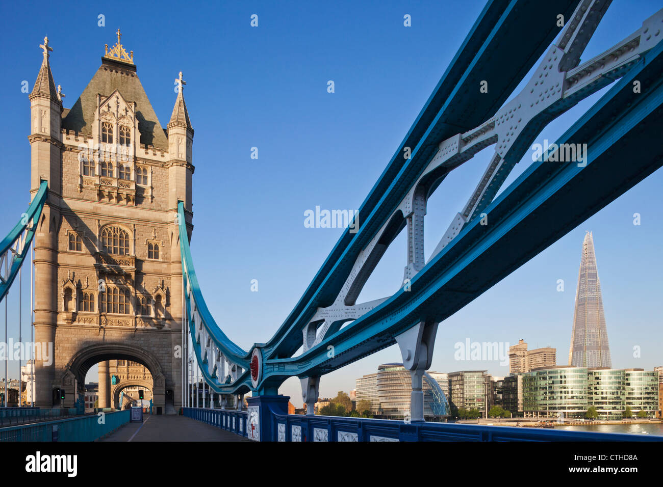 Inglaterra, Londres, Southwark, el Tower Bridge y el Shard Foto de stock