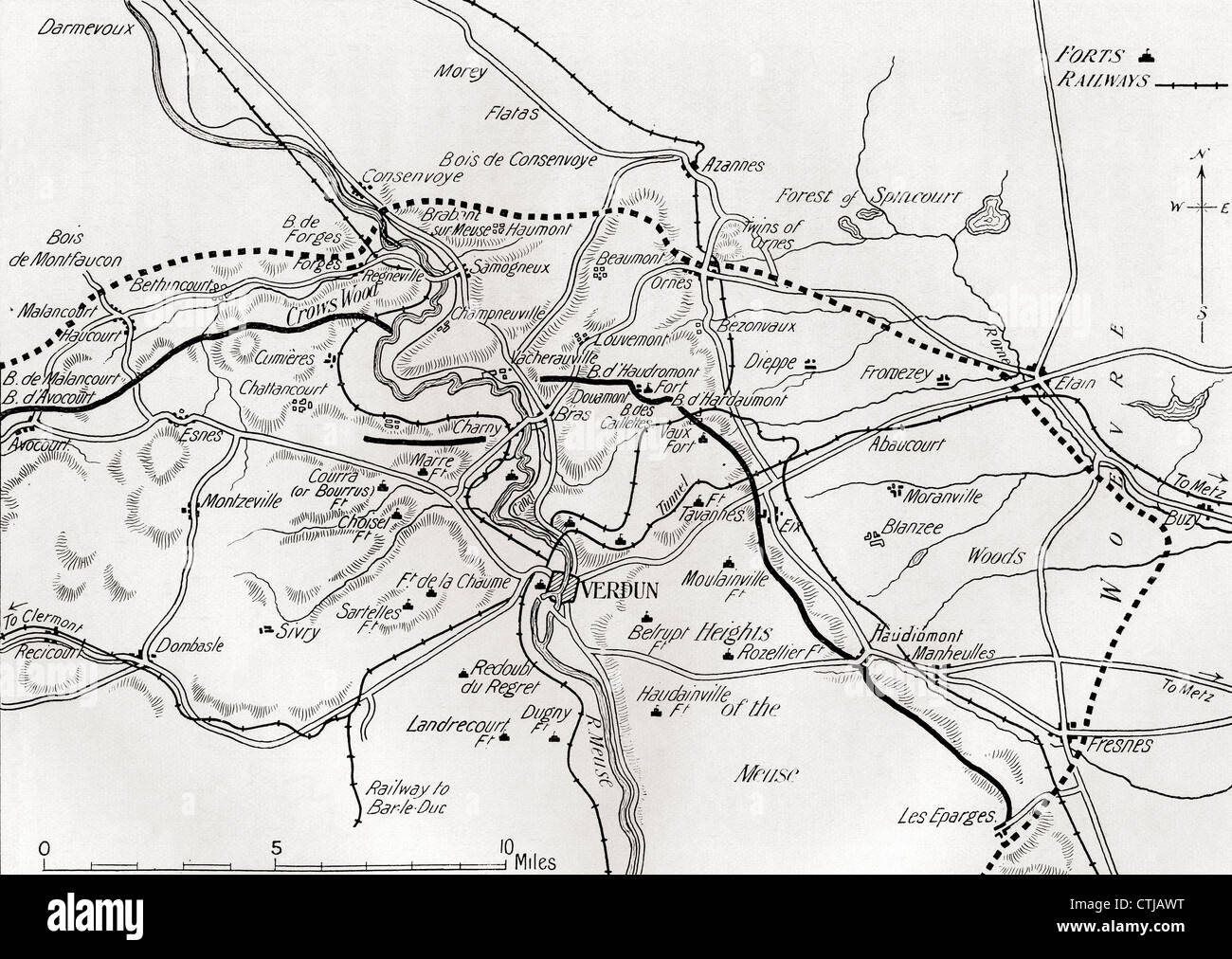 Mapa que muestra los principales fortalezas y la posición de la línea francesa al inicio de la Batalla de Verdún y después de abril de 1916 ataque Foto de stock