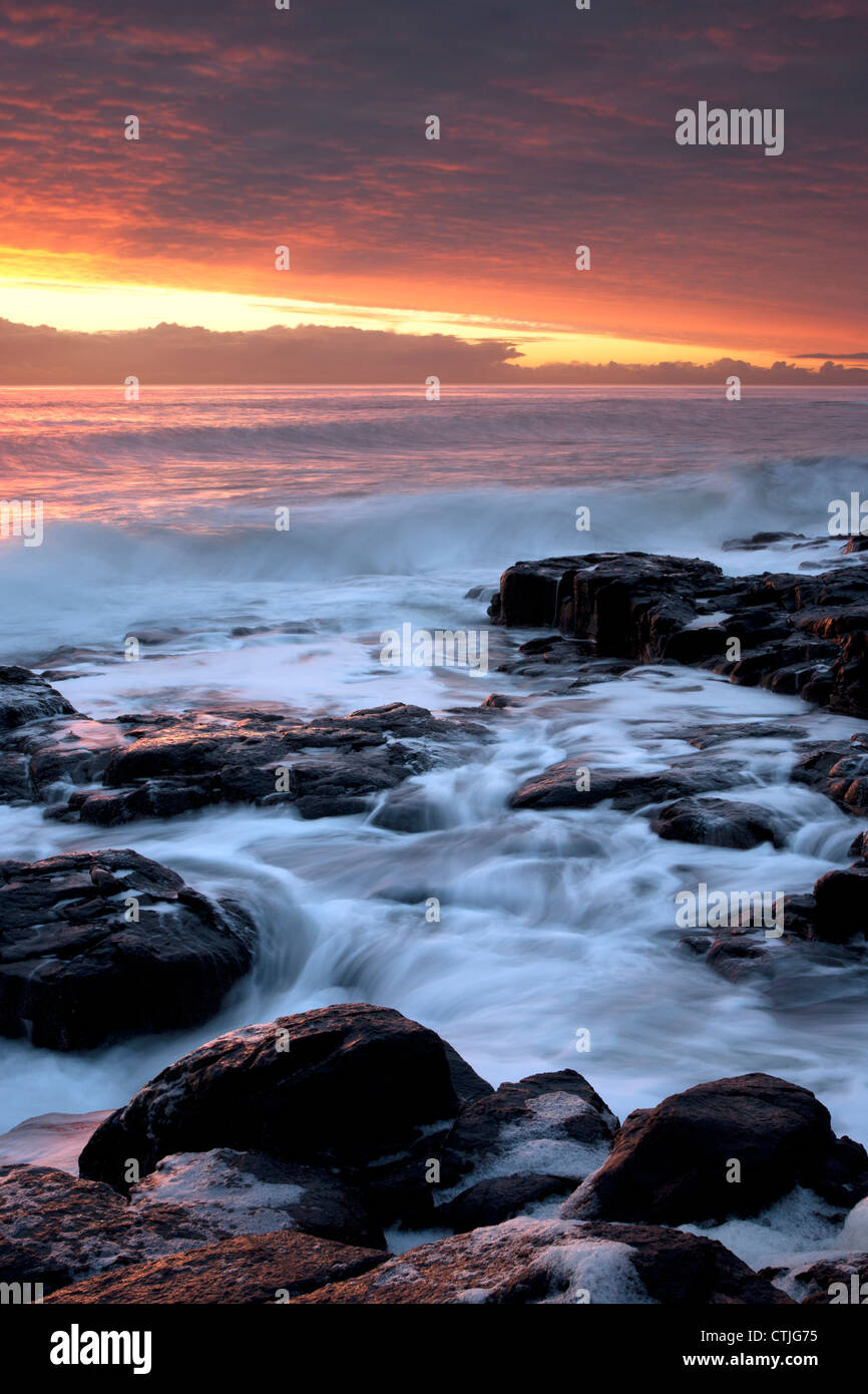 Cerca del amanecer, Northumberland Craster Foto de stock