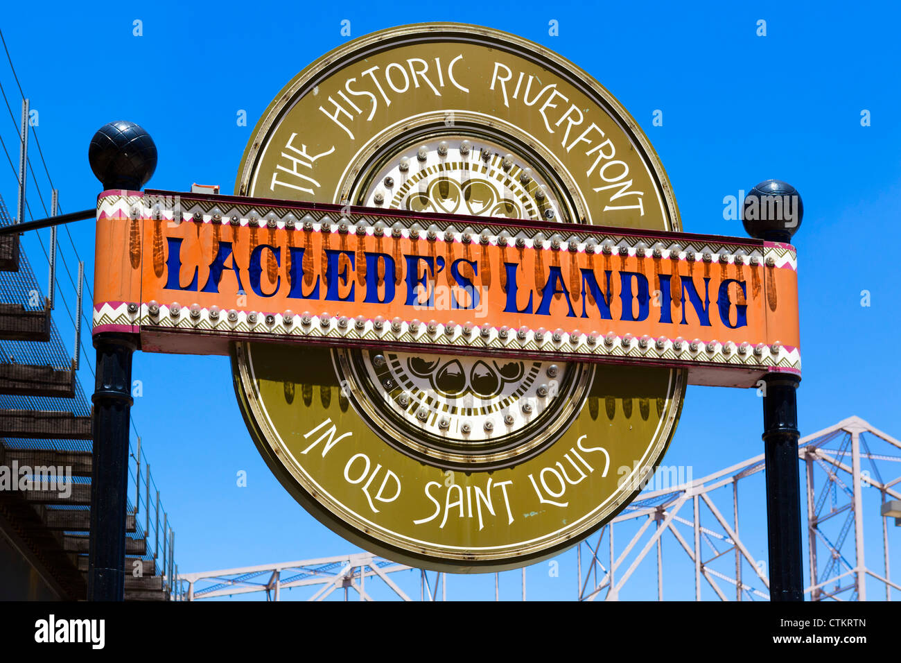Signo de Laclede's Landing en el histórico río, St Louis, Missouri, EE.UU. Foto de stock