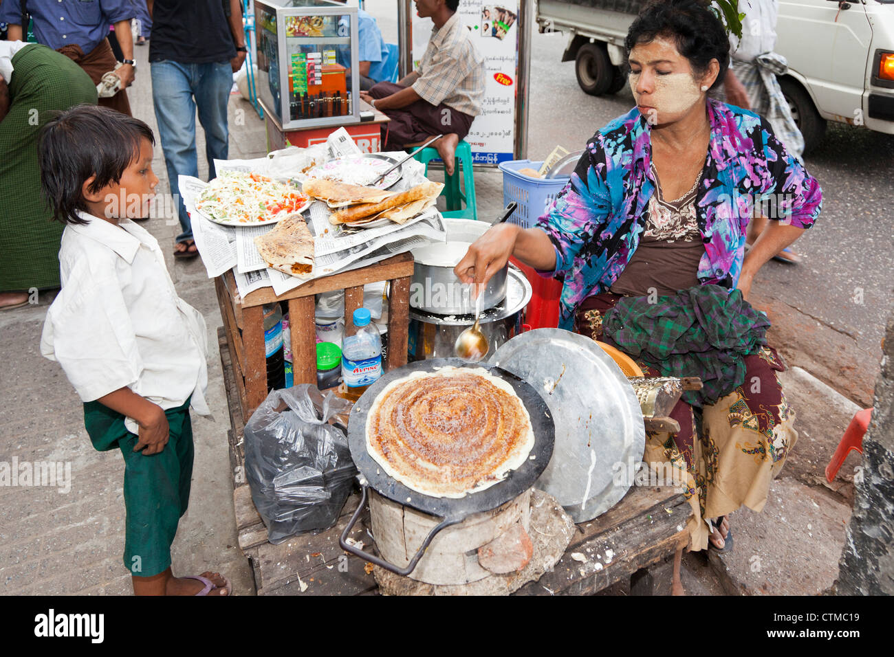 Vendedores ambulantes, Yangon, Myanmar, Rangún, Birmania Foto de stock