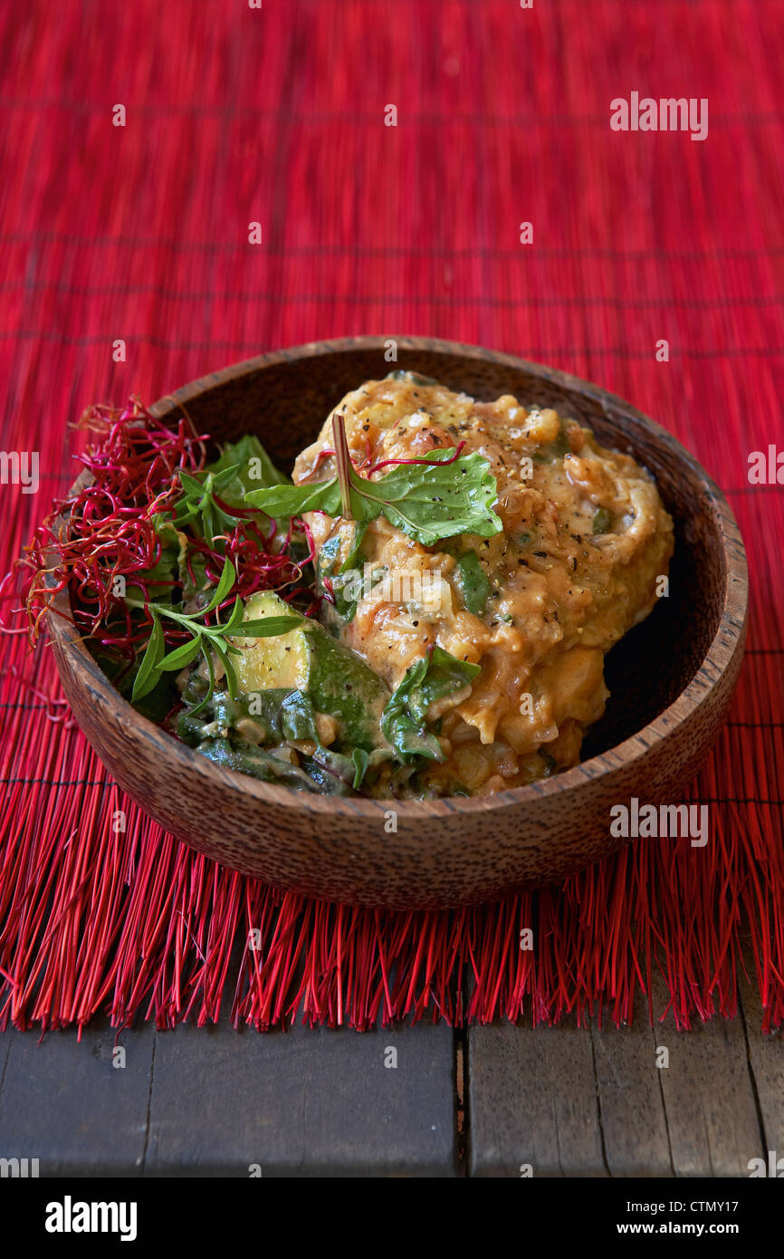 Cocina tradicional africana. Muslos de pollo en salsa de maní y