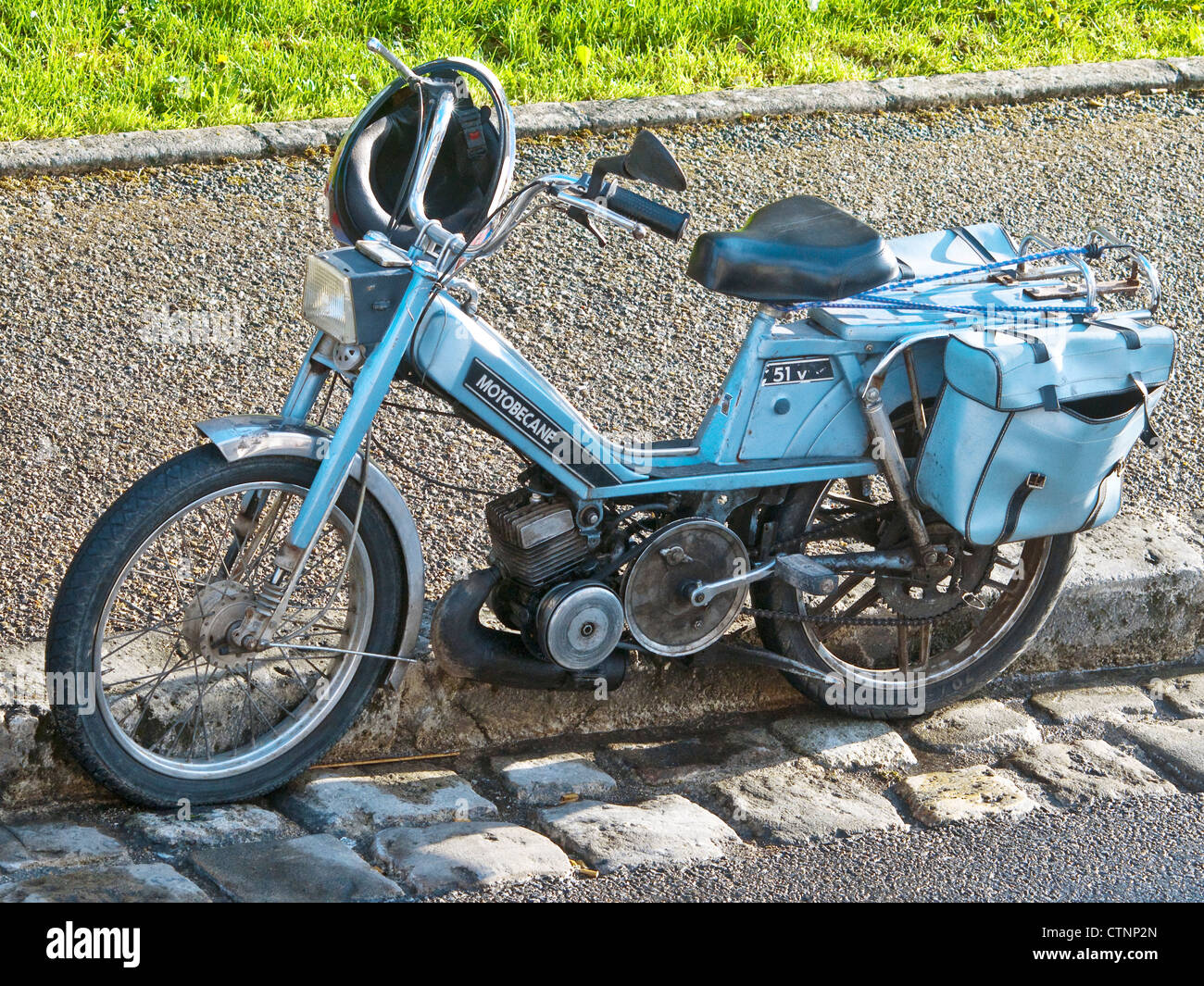 Motobecane viejo ciclomotor - Francia. Foto de stock