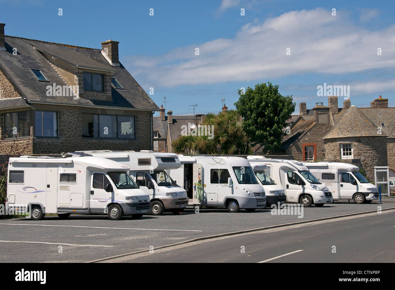 Autocaravanas Barfleur Cherbourg la península de Normandía Francia Foto de stock