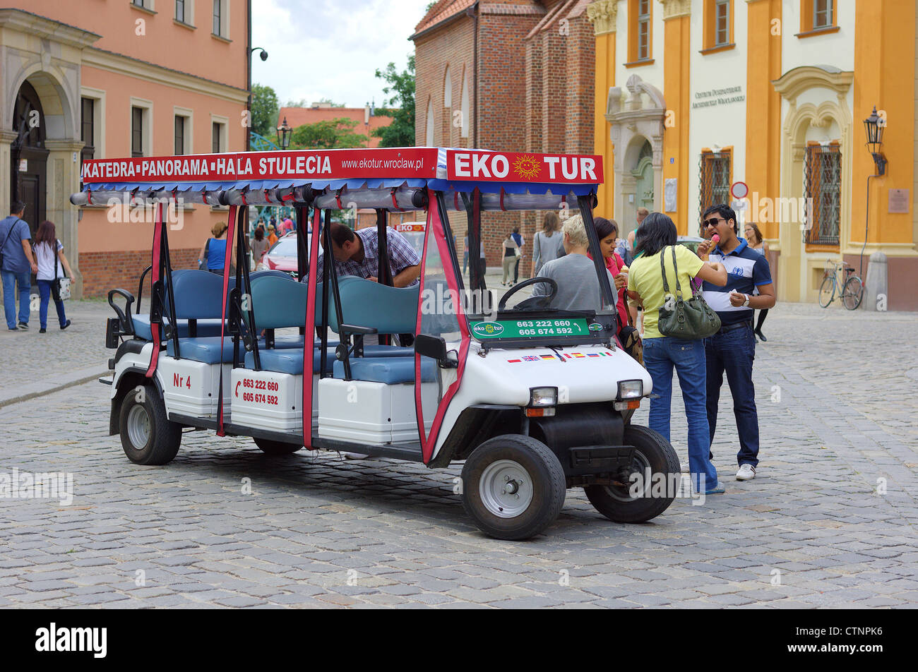Tour de la ciudad de Wroclaw los vehículos eléctricos Foto de stock