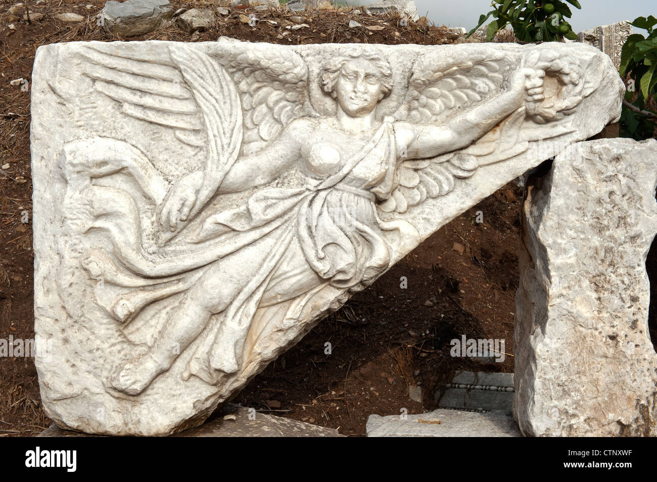 Escultura de Nike, la diosa de la Victoria, provincia de Efeso, Esmirna,  Turquía Fotografía de stock - Alamy