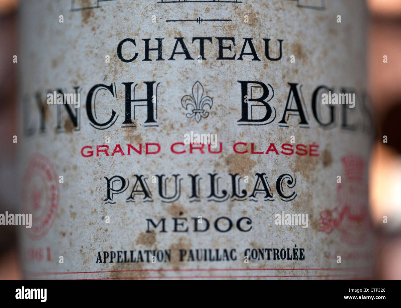 Chateau Lynch Bages Pauillac Botella de Vino Tinto Foto de stock