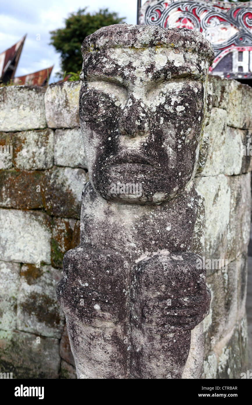 Toba batak sculpture fotografías e imágenes de alta resolución - Alamy