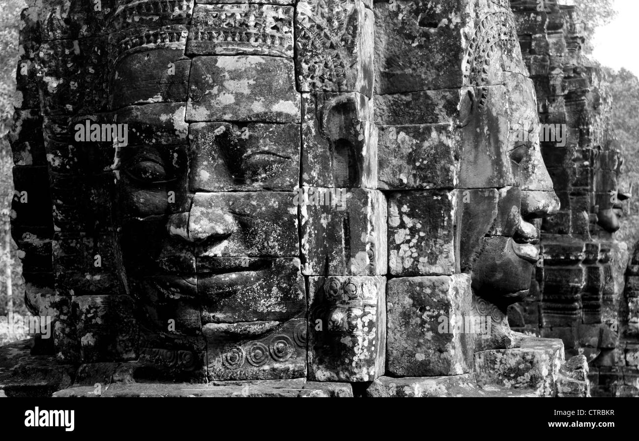 Rostros sonrientes gigantes del templo Bayon, Angkor, Camboya Foto de stock