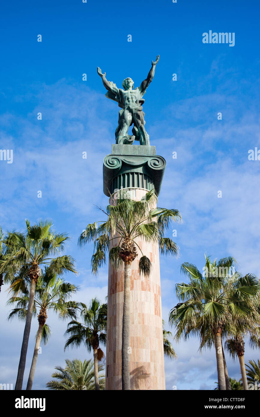 La victoria statue puerto banus fotografías e imágenes de alta resolución -  Alamy