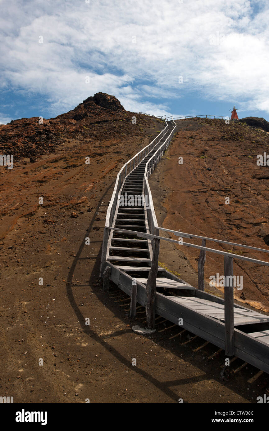 Boardwalk escaleras a lo largo de la Cumbre, senderos que conducen a la