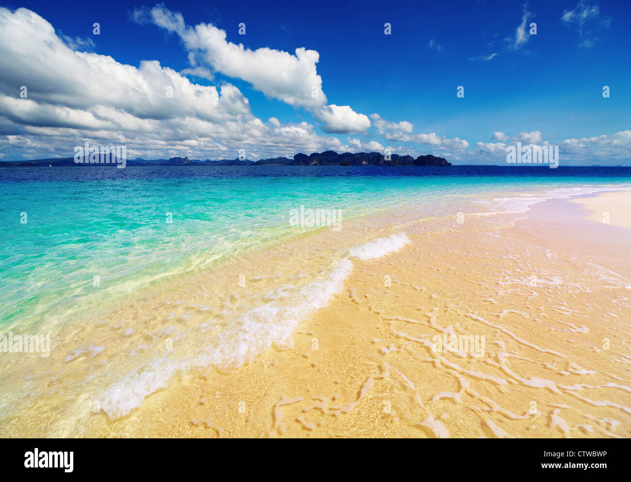 Playa Tropical, Mar de Andaman, Tailandia Foto de stock