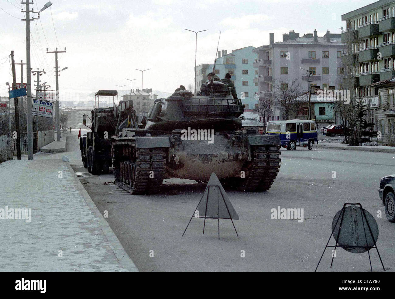 28 de febrero de tanques militares turcos en calles Sincan Ankara Turquía Foto de stock