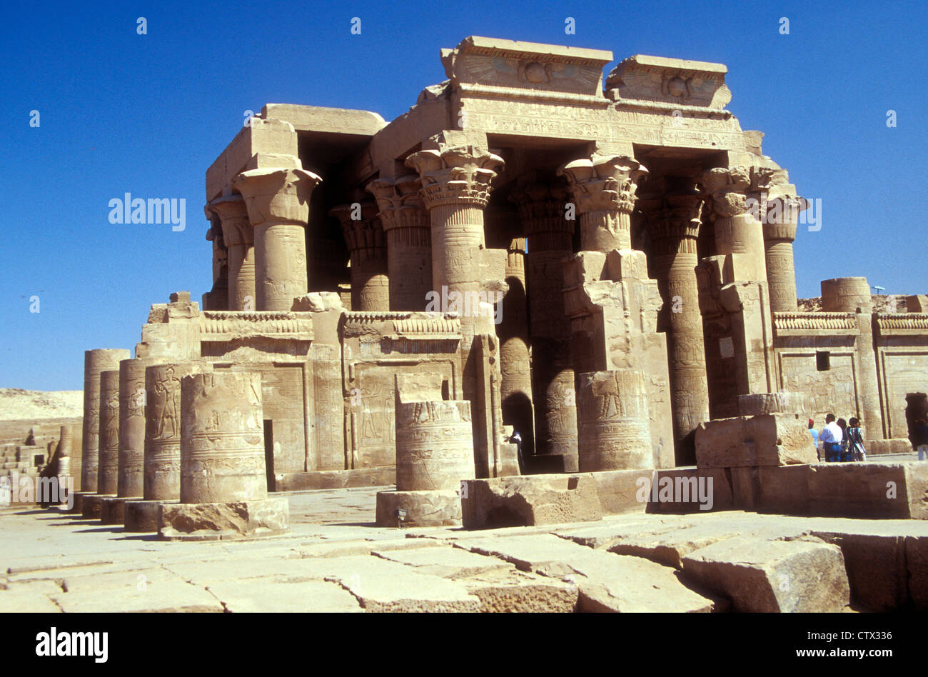 Templo de Sobek dedicado a dos Dioses, Horus y el dios cocodrilo Sobek en Kom Ombo, Egipto: Dinastía Ptolemaica, 180–47 AEC Foto de stock