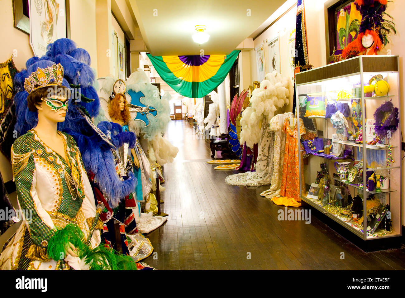 Disfraces Mardi Gras, el Museo de Mardi Gras, alojados en la Escuela Central  de Artes y Humanidades en el centro de Lake Charles, LA, EE.UU Fotografía  de stock - Alamy