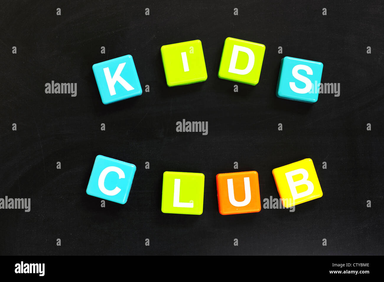 Kids club palabras en la pizarra Foto de stock