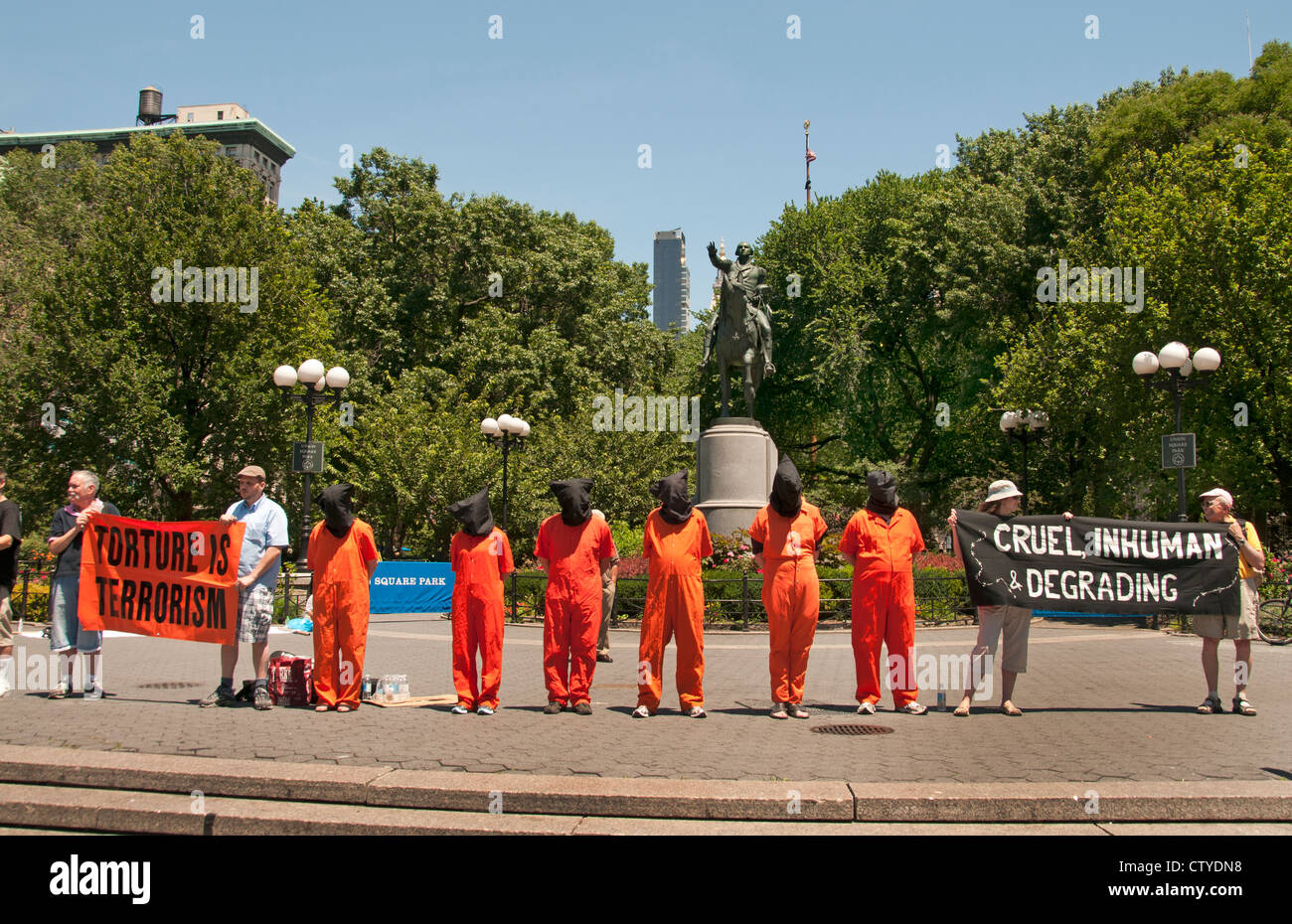 Demostración la tortura es terrorismo Union Square de Manhattan, Nueva York, Estados Unidos de América Foto de stock