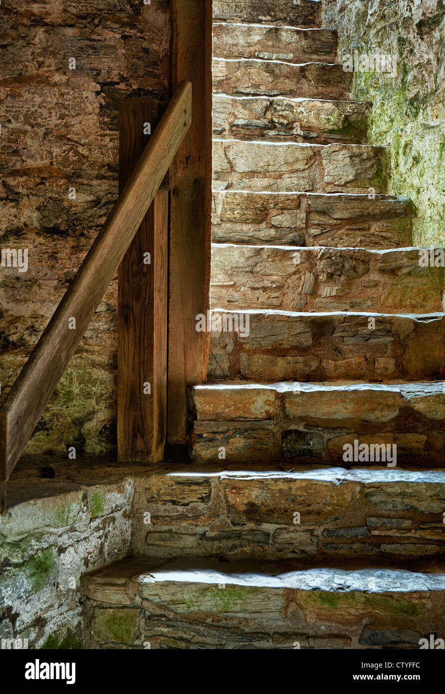 Escaleras de piedra. Foto de stock
