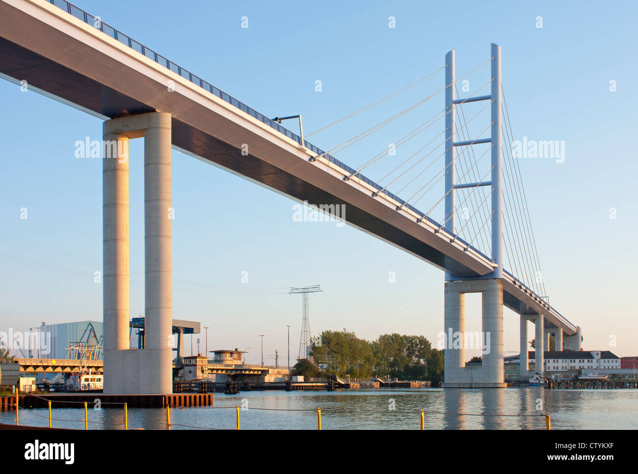Puente de Ruegen, Stralsund, Mecklenburg-West Pomerania, Alemania Foto de stock