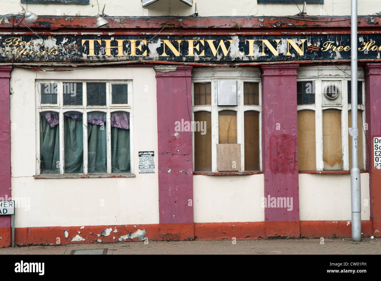 Recesión UK 2010s El New Inn Pub se embarcó en Londres 2012, Inglaterra. HOMER SYKES Foto de stock