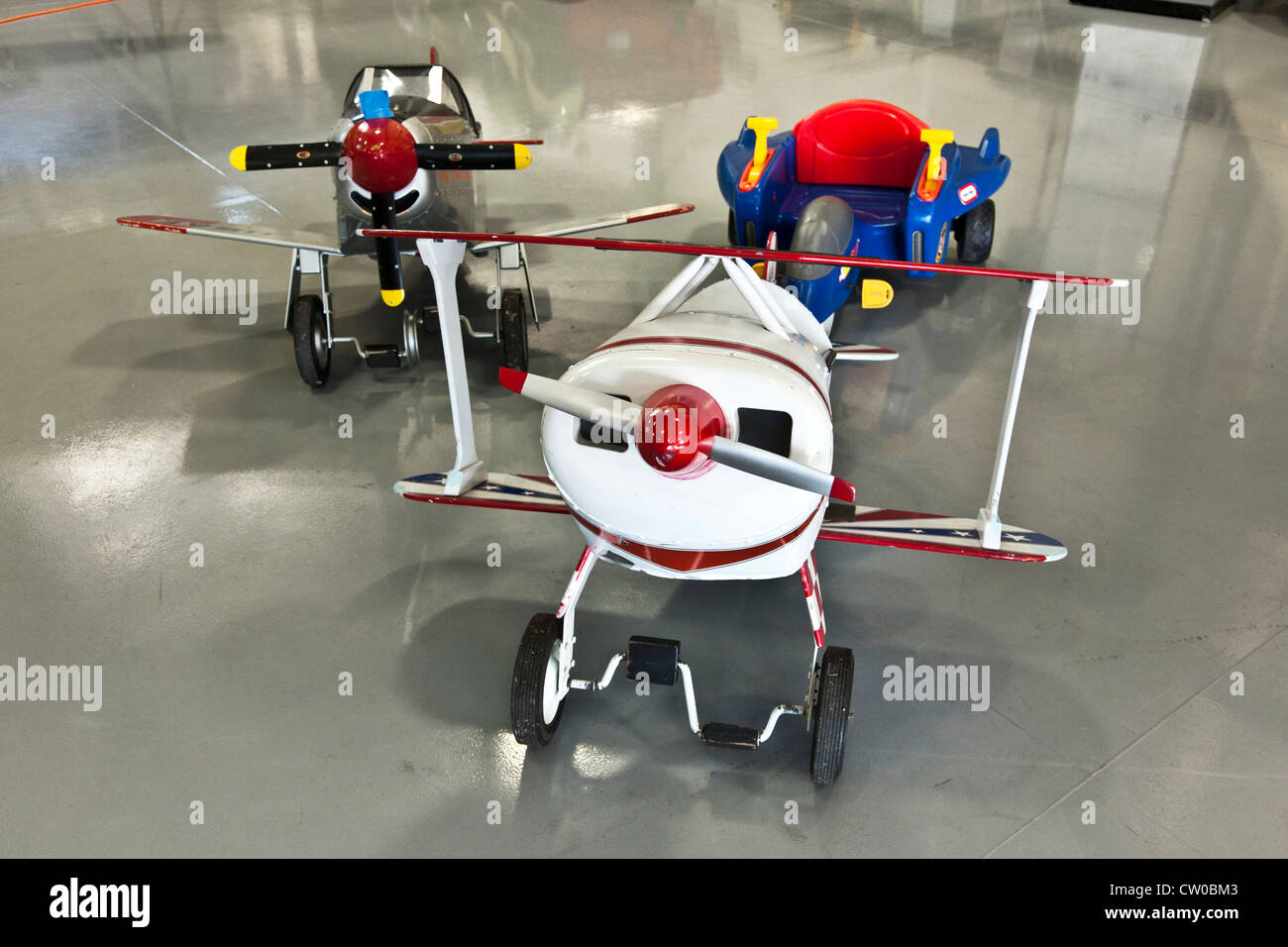 3 pedal juguete prop avión aviones para los niños que visitan el patrimonio  del museo de vuelo desde el Aeropuerto Internacional de Bellingham  Bellingham Wa Fotografía de stock - Alamy