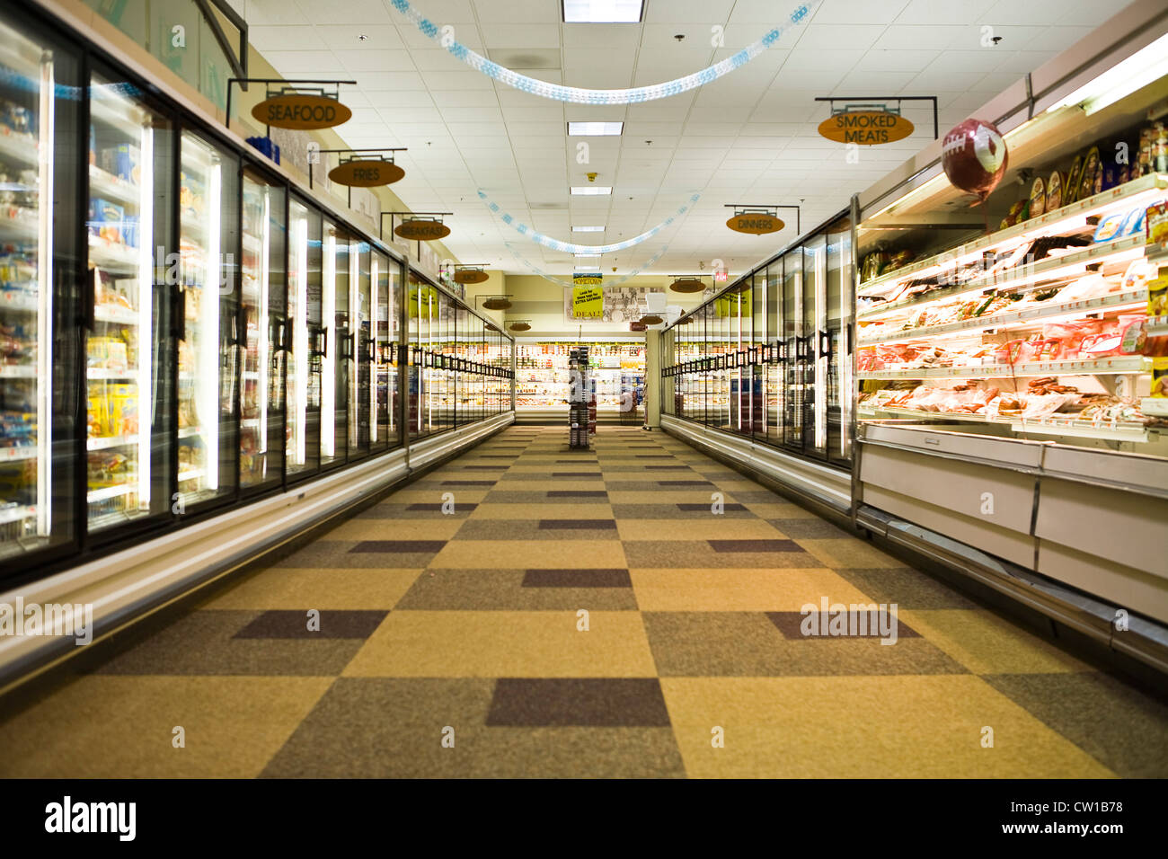 Sección de congelados de supermercado Fotografía de stock - Alamy