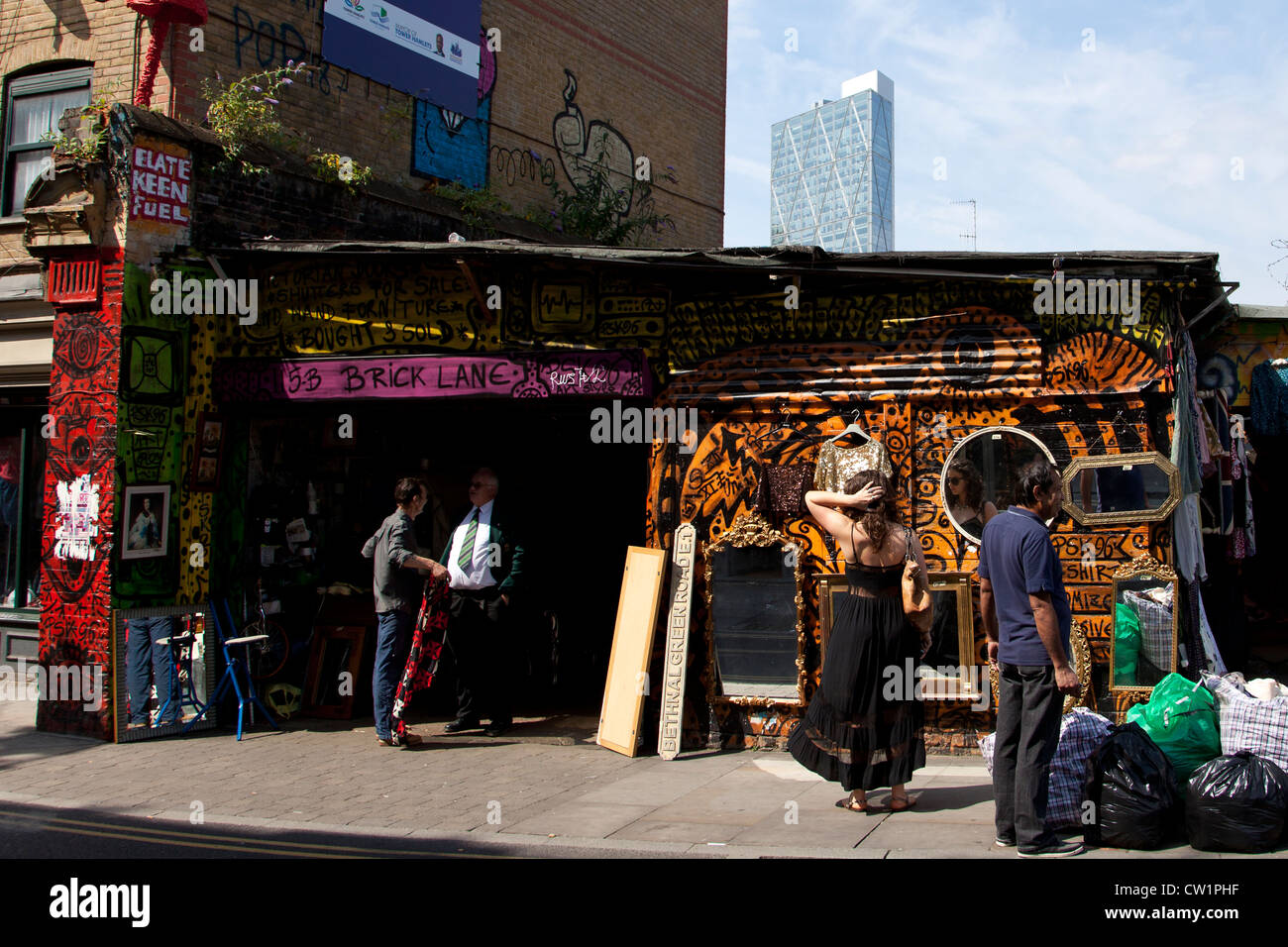 Tienda de venta de Bric-a-Brac, Brick Lane, Londres, Reino Unido. Foto de stock