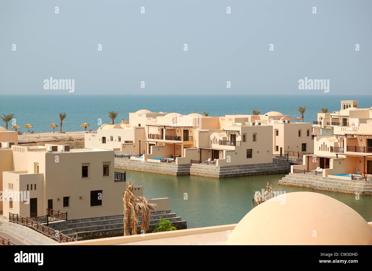 Las villas en el hotel de lujo, Ras Al Khaimah, UAE Foto de stock