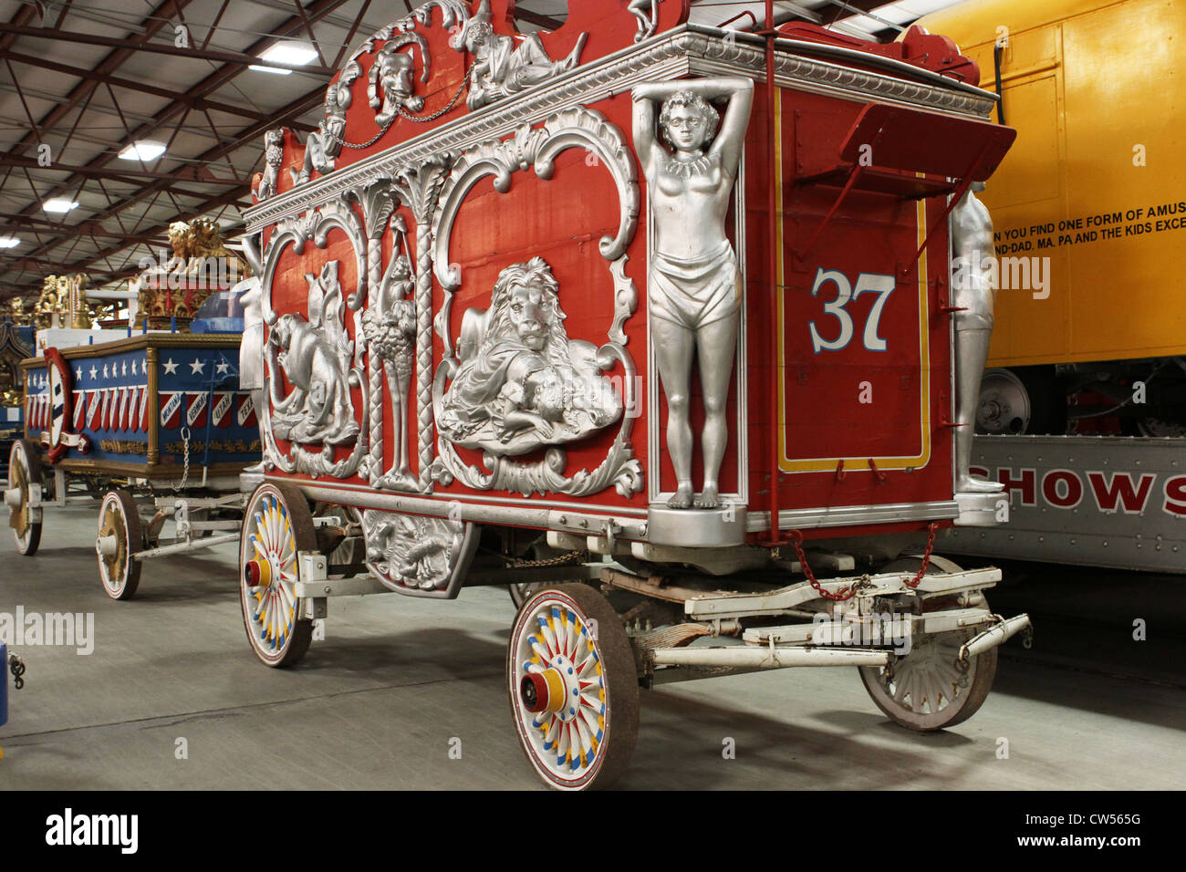 Circus wagons fotografías e imágenes de alta resolución - Alamy