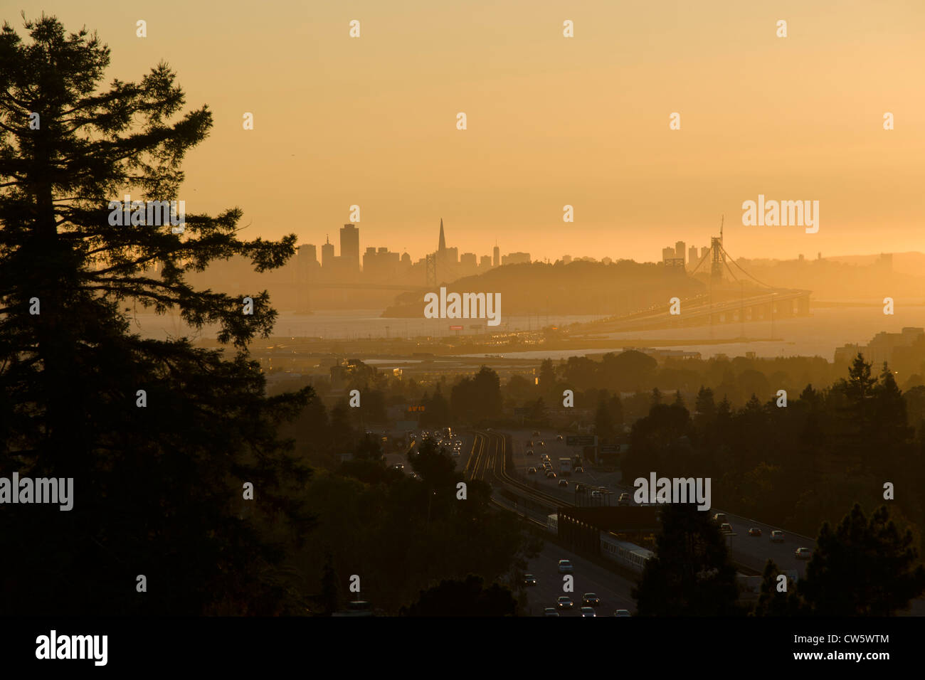 Puesta de sol desde San Francisco a Oakland (Chris Burt's house), California Foto de stock