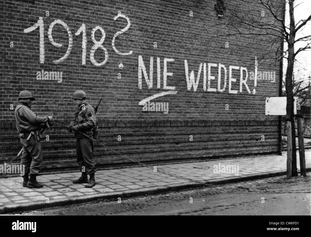 Un signo de propaganda alemana en Echt (Holanda) en febrero de 1945. Foto de stock