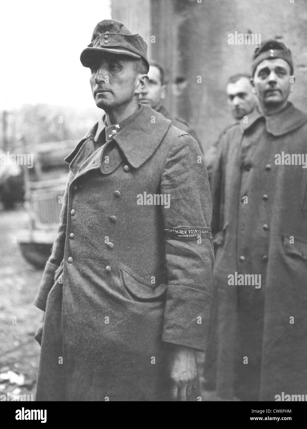 Líder de un grupo Volkssturm capturados en Saarlautern (Alemania) el 13 de diciembre de 1944. Foto de stock