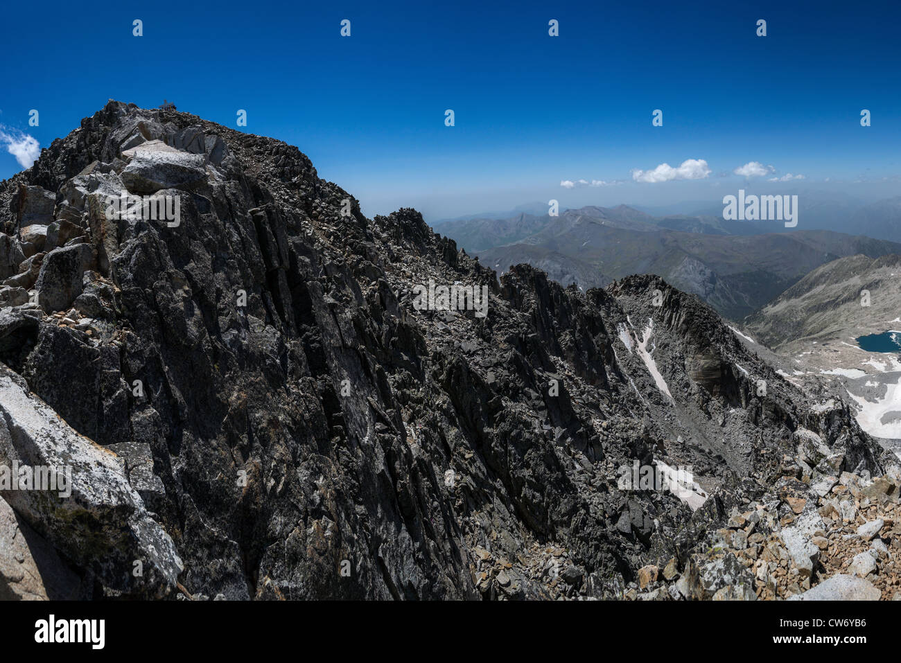 Pico de Aneto, la montaña más alta de los Pirineos, y Mahoma paso que lleva  a la cumbre Fotografía de stock - Alamy