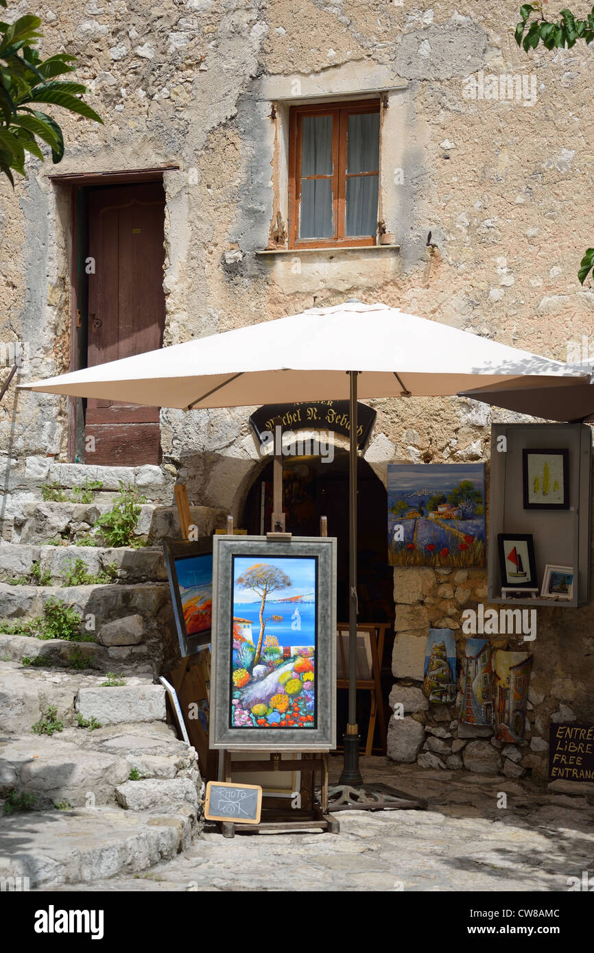 La tienda de arte en el patio, Èze, Côte d'azur, Alpes Marítimos, Provence-Alpes-Côte d'Azur, Francia Foto de stock