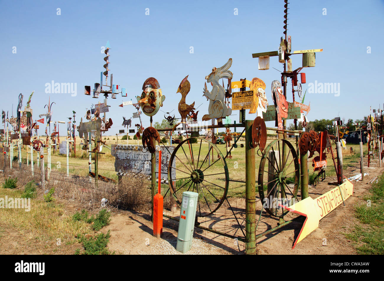 Mt liggetts sátira política escultura metálica mullinville kansas ks
