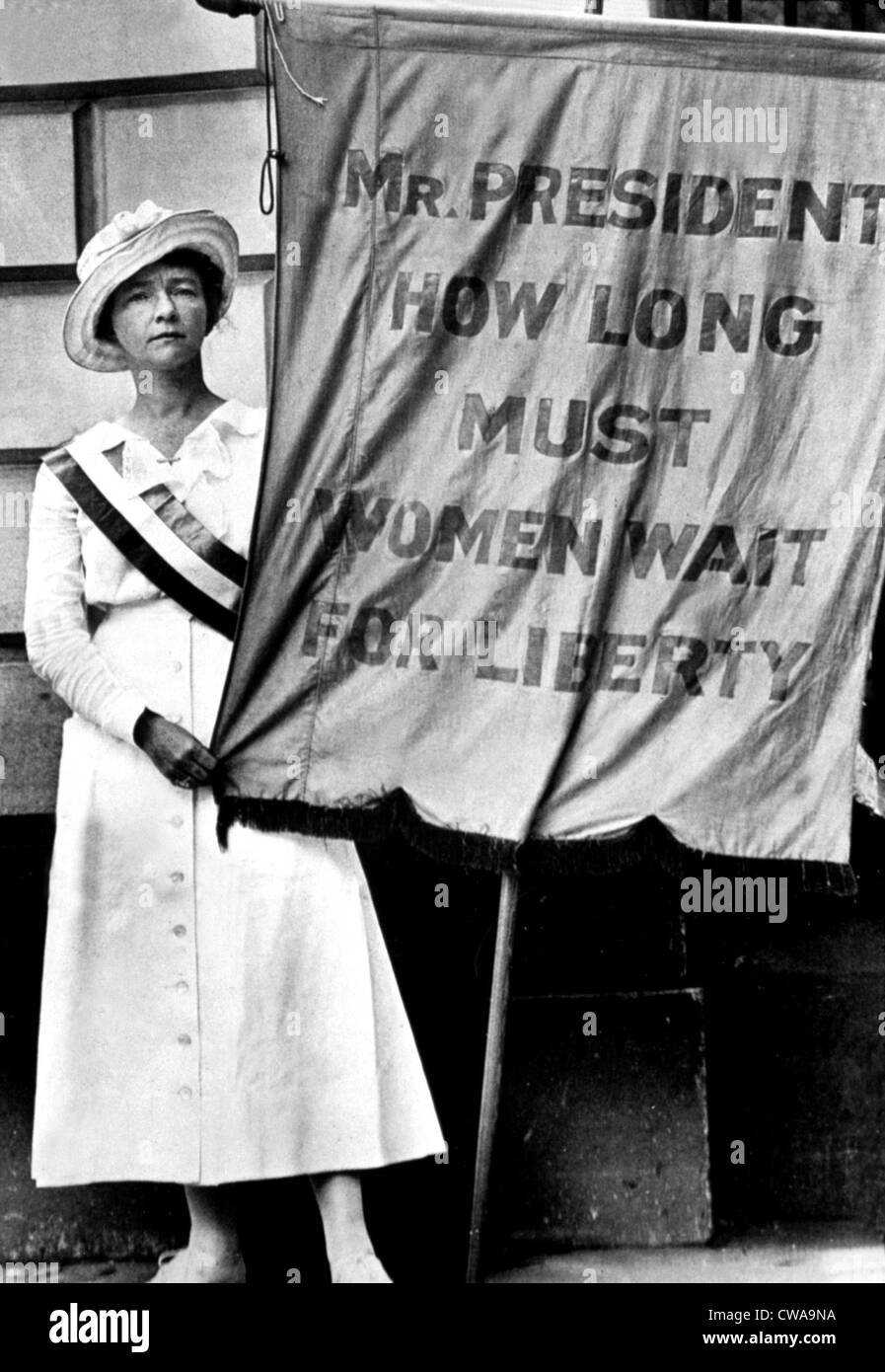 Una manifestación a favor de la igualdad de derechos para la mujer, EE.UU., 1910s. Cortesía: CSU Archives / Everett Collection Foto de stock
