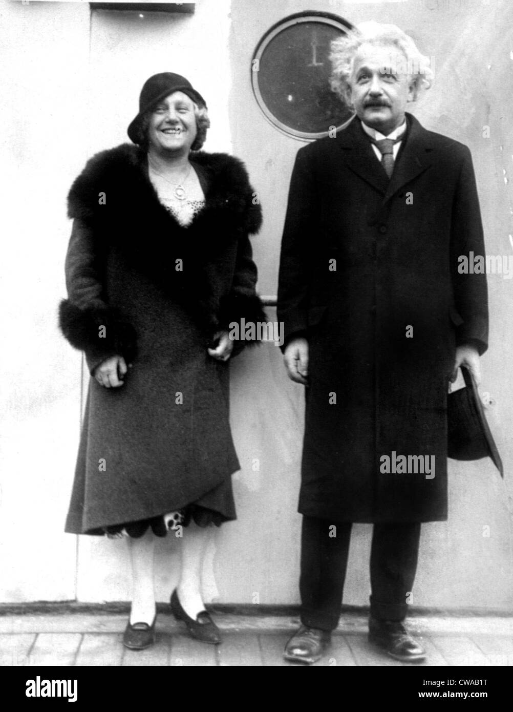 Otra cosa que Einstein y su esposo, Albert Einstein a bordo del S.S. Bolgenland vela de Amberes a los EE.UU., diciembre, 1930. Foto de stock