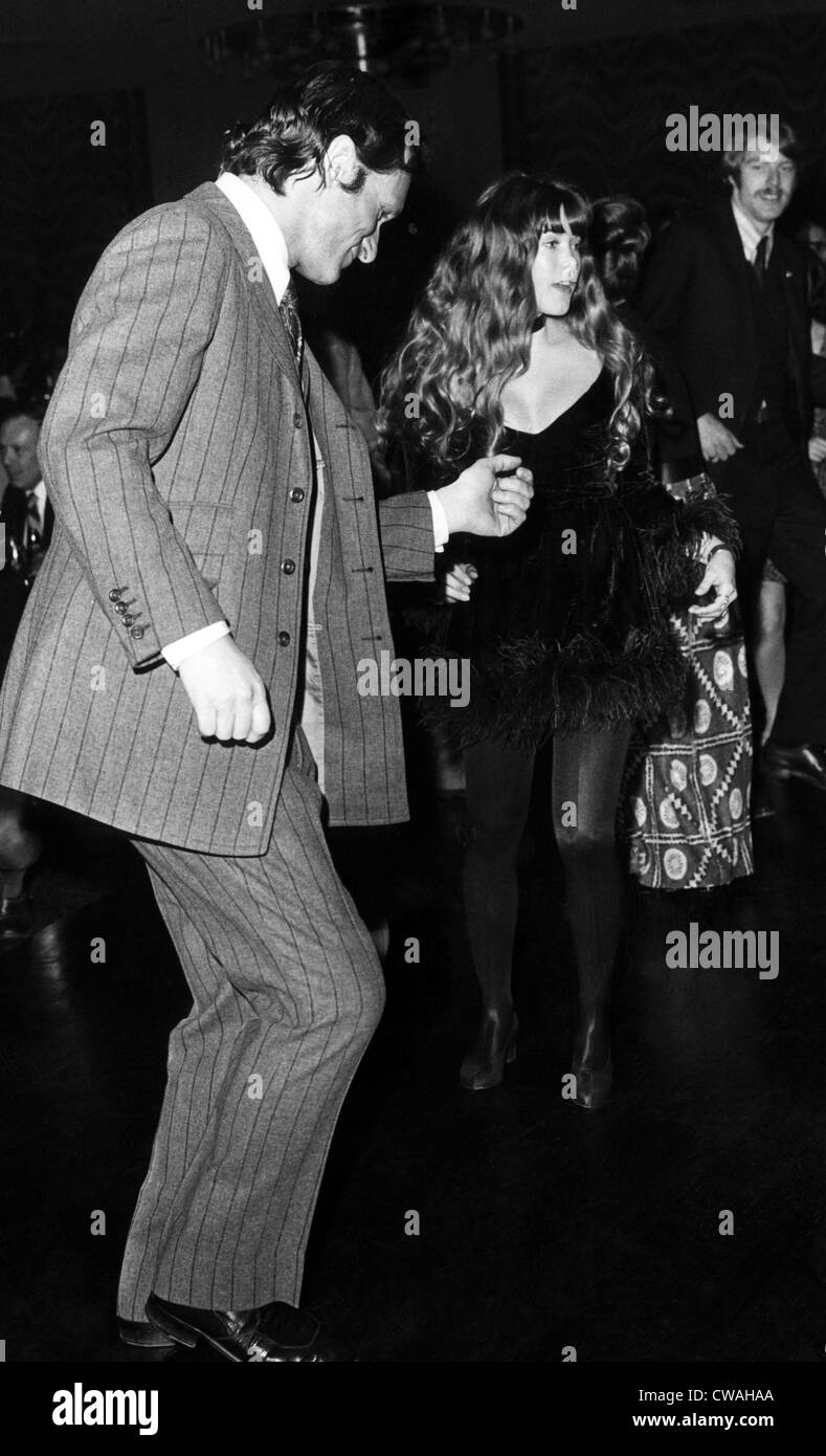 Hugh Hefner y Barbi Benton bailar en una fiesta en el Club-Hotel en McAfee, Nueva Jersey. ca 1972. CSU cortesía Fotografía de stock - Alamy