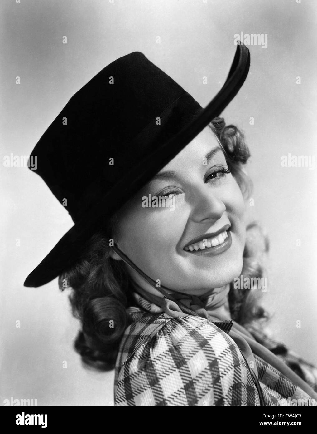 La actriz Jennifer Holt en la 'bala de plata'. 1942. Cortesía: CSU Archives/Everett Collection Foto de stock