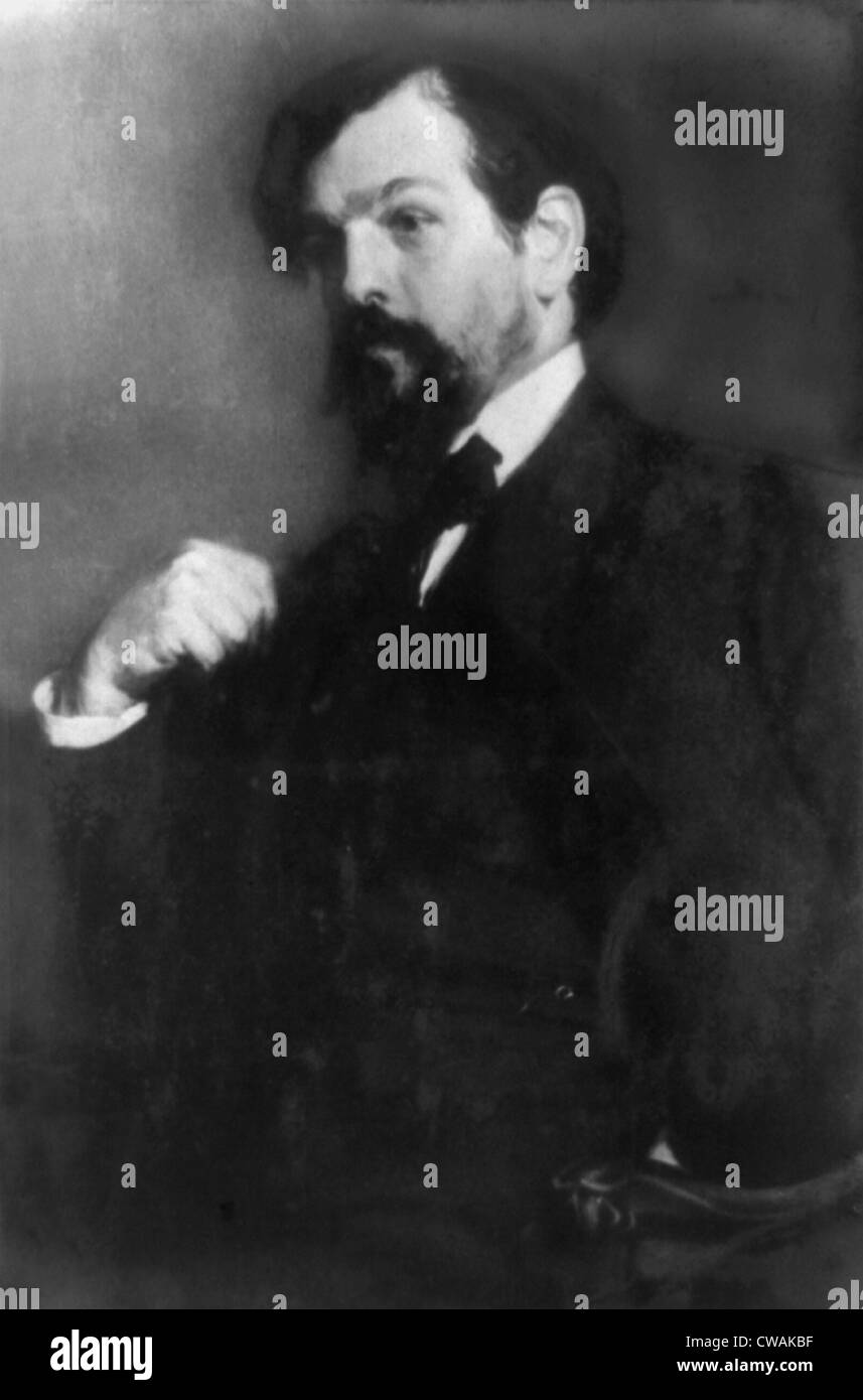 Claude Debussy (1862-1918, compositor francés, en vertical por J.E. Blanche. Su música expresiva es a menudo comparada con el Foto de stock