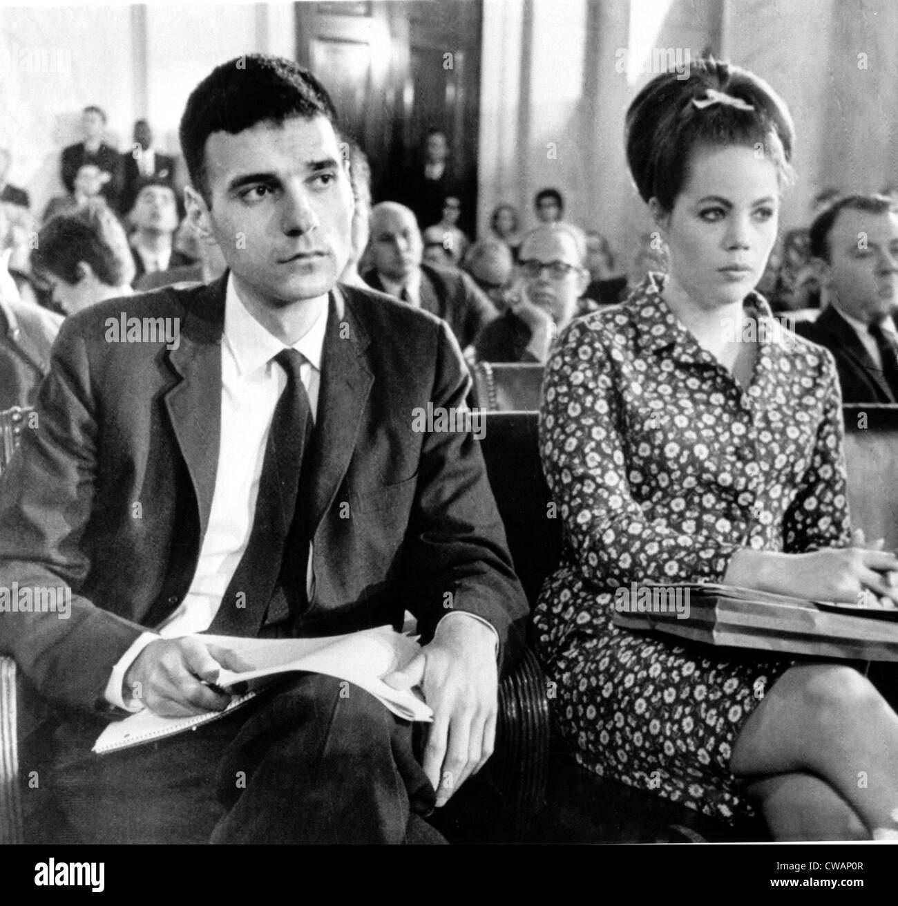 Ralph Nader y subcomité funcionario Lynn Hinerman, escuche el Senado audiencias del subcomité de Seguridad Automático, 3/22/1966. Foto de stock