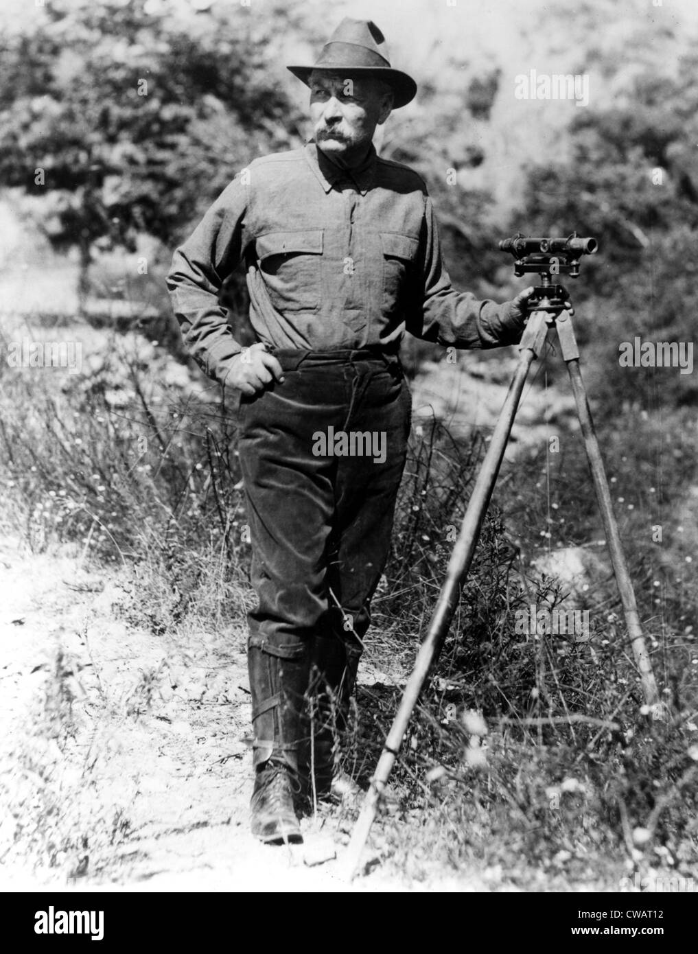 William Mulholland, (18551935), ingeniero hidráulico creó el sistema