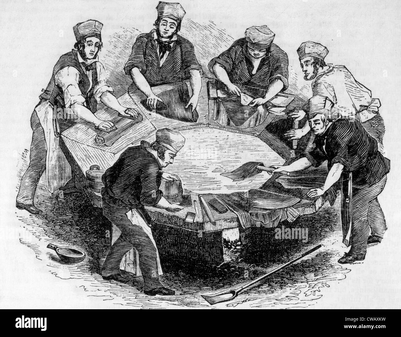 Trabajadores de la fábrica de sombreros haciendo sombreros de castor en el siglo XVI cuando fueron llamados 'bever sombreros', grabado: 1845. Foto de stock